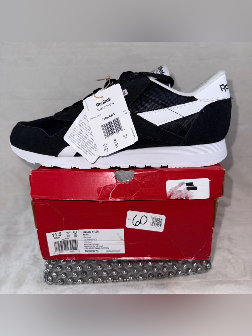 Reebok Classic Nylon Black White Men’s 11.5 NWT Running Sneakers style 100009273 - Picture 3 of 17